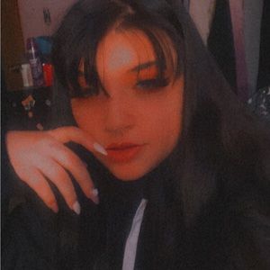 Meet your Posher, Becca